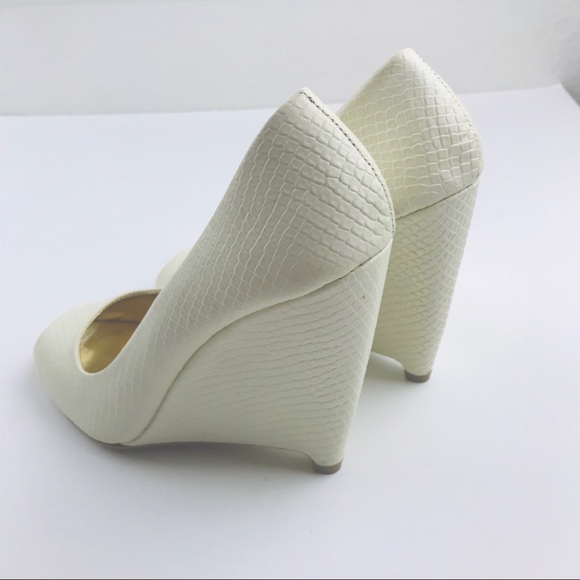 🌟Colin Stuart Peep Toe Wedge in Cream 🌟 - Picture 6 of 12